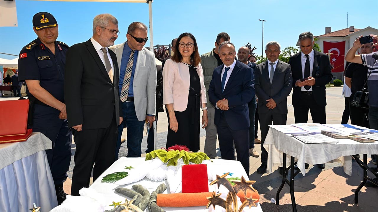 Yalova Mesleki Ve Teknik Eğitim Fuarı Açıldı (3)