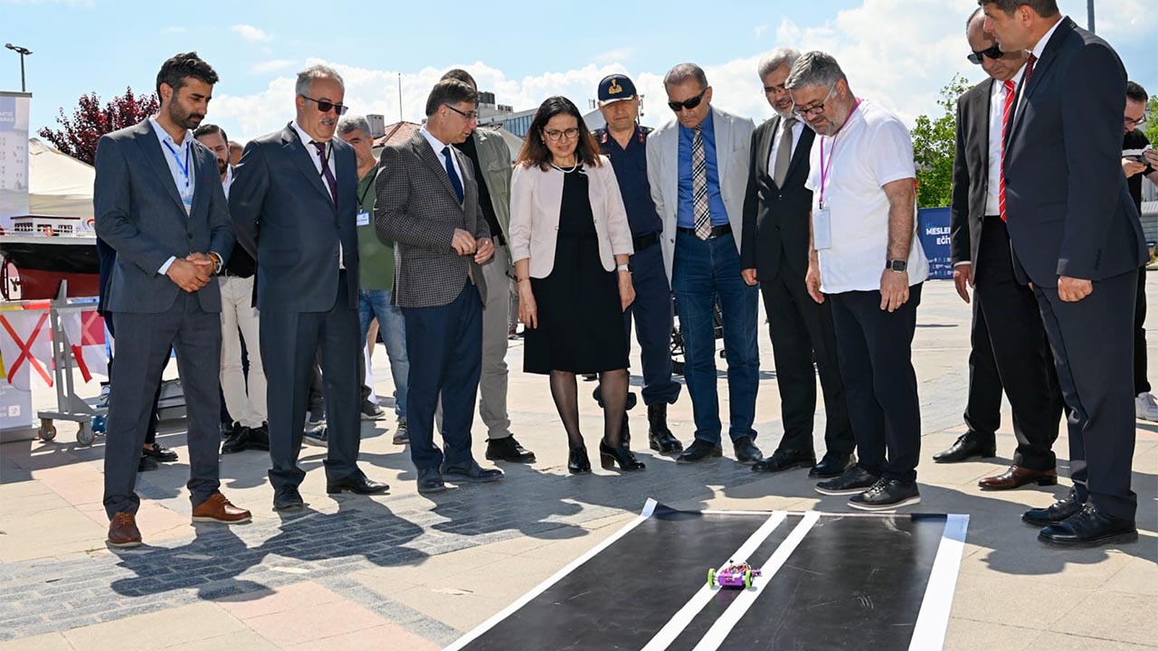 Yalova Mesleki Ve Teknik Eğitim Fuarı Açıldı (5)