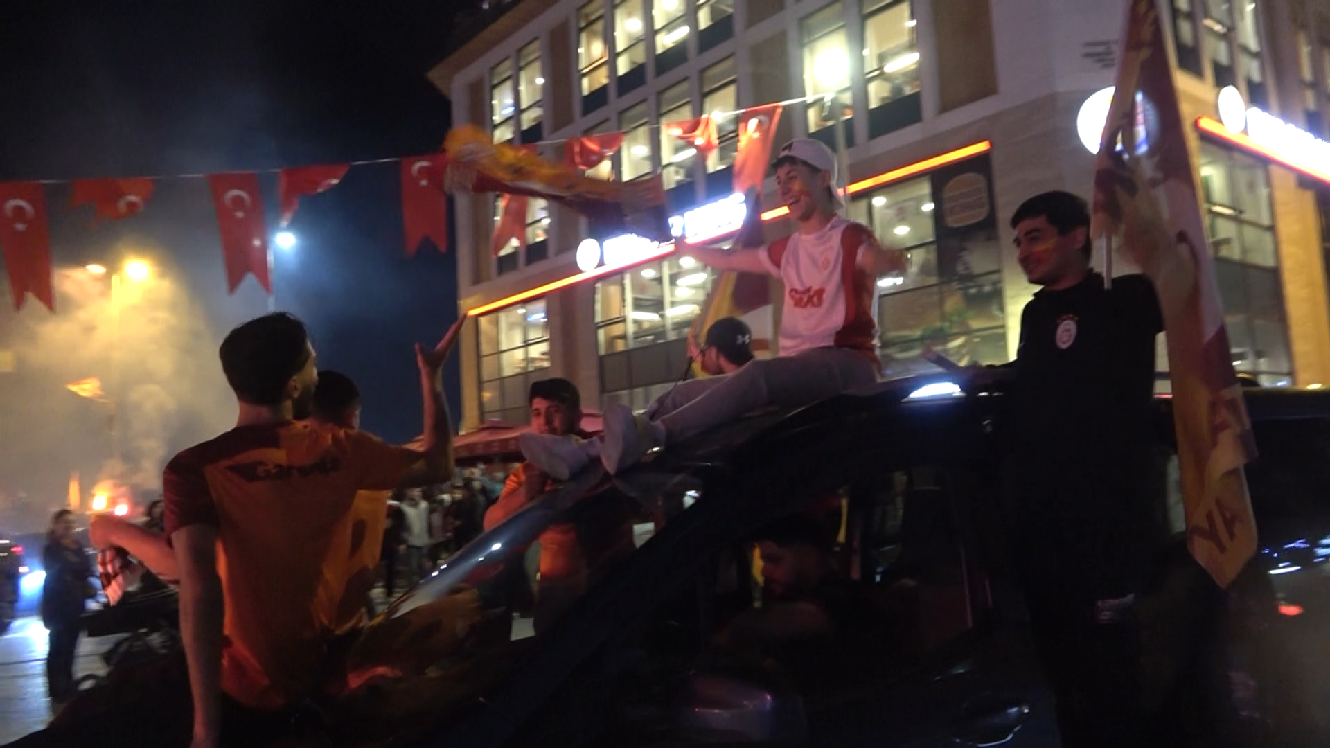Yalova Meydan Sehir Galatasaray Sampiyonluk Kutlama (1)
