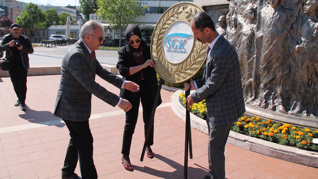 Yalova Sgk Il Mudurluk Hafta Ataturk Anit Kutlama (2)