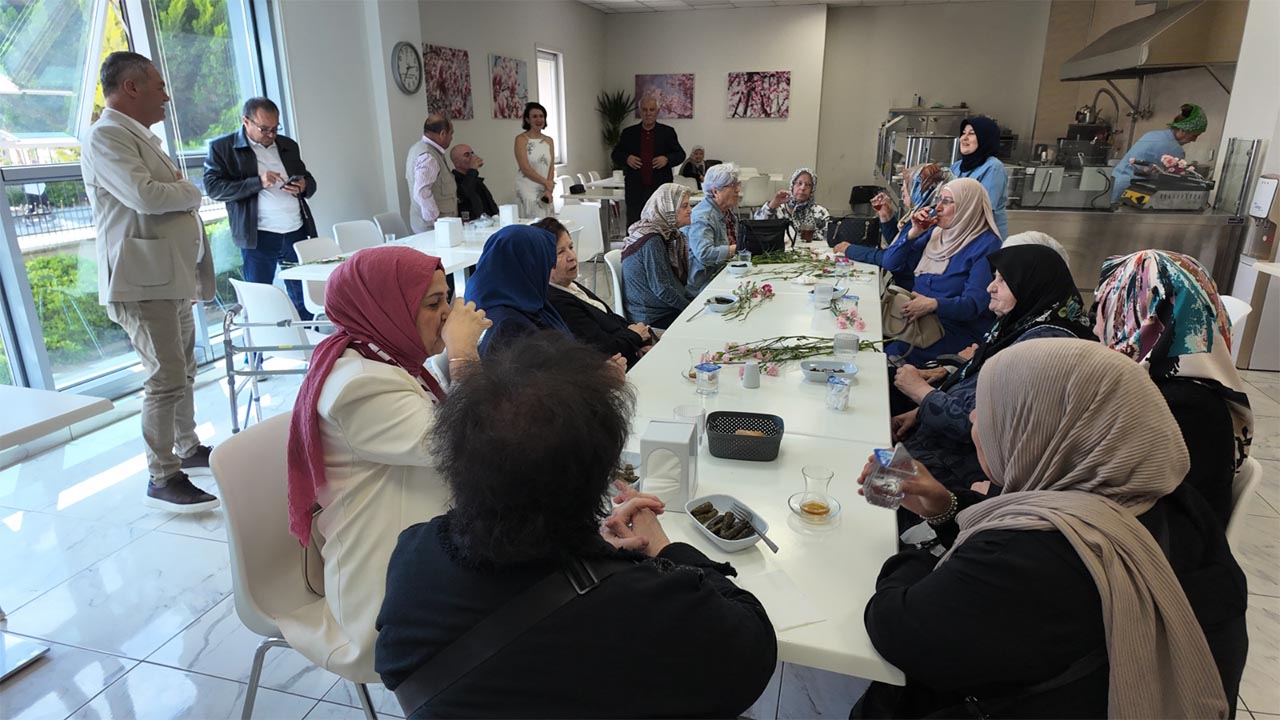 Yalova Tokatlilar Dernek Kadin Kollari Aronya Huzurevi Ziyaret Anneler Gun (3)
