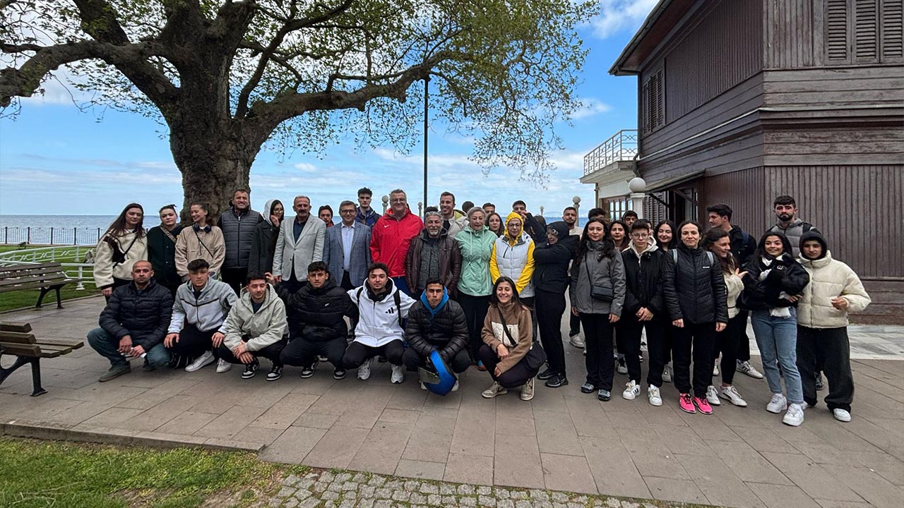 Yalova Universite Yuruyen Kosk Spor Bilim Fakulte Yuruyus (3)