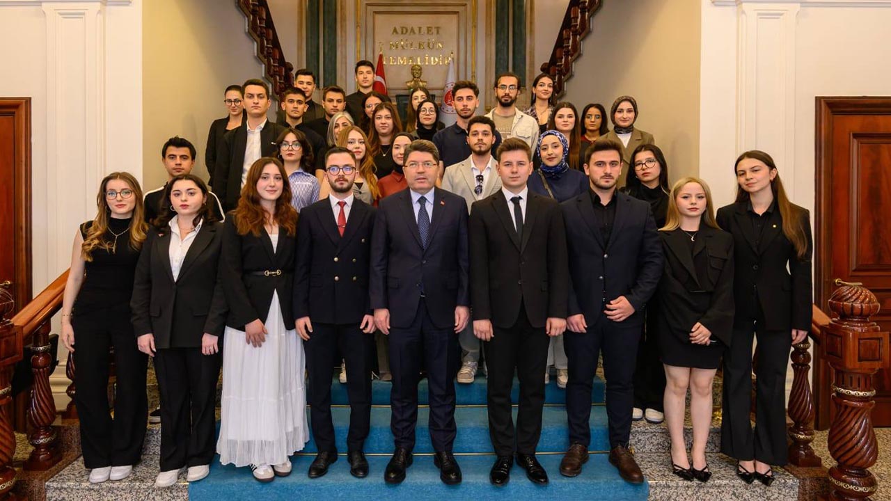 Yalova Universitesi Genc Hukukcular Kulubu Adalet Bakan Yilmaz Tunc Ziyaret Gorusme (1)
