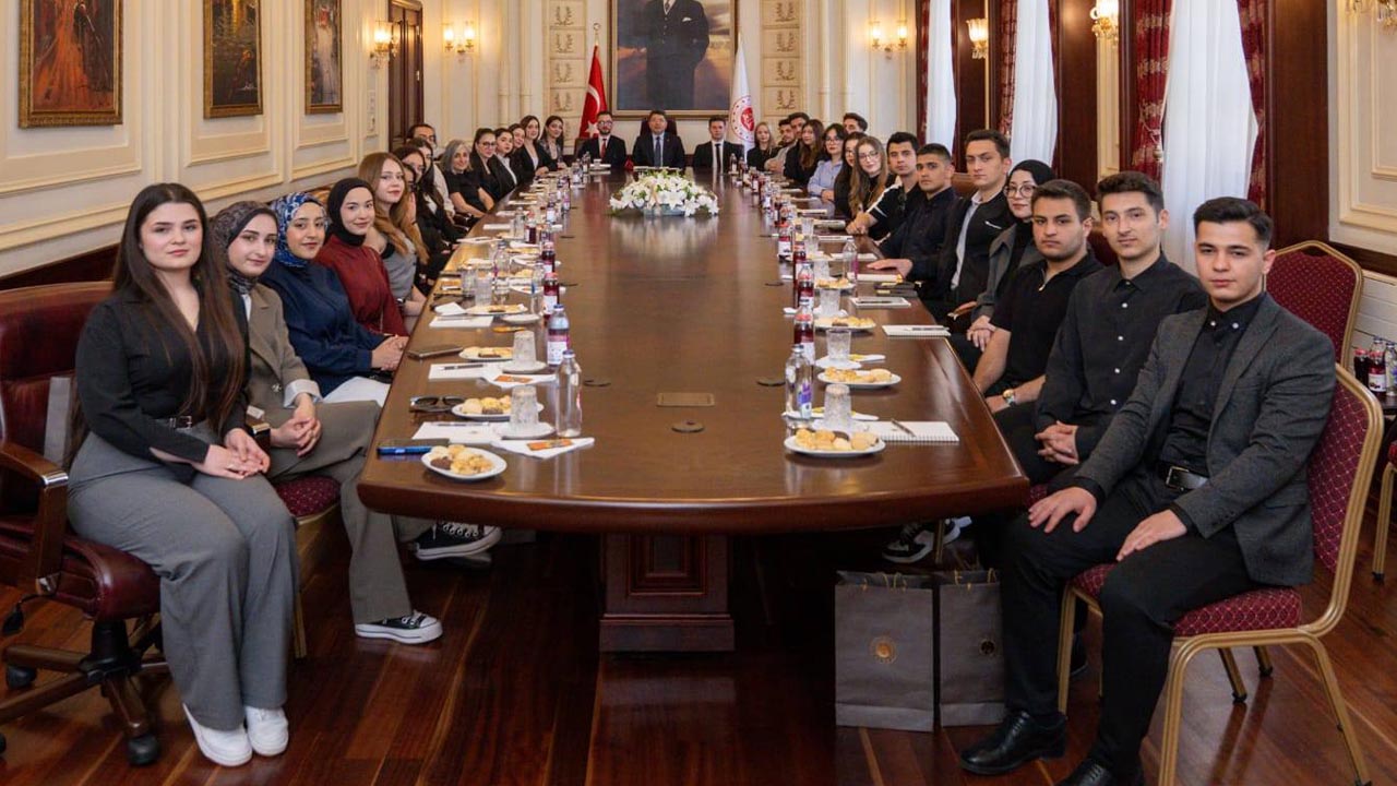 Yalova Universitesi Genc Hukukcular Kulubu Adalet Bakan Yilmaz Tunc Ziyaret Gorusme (5)