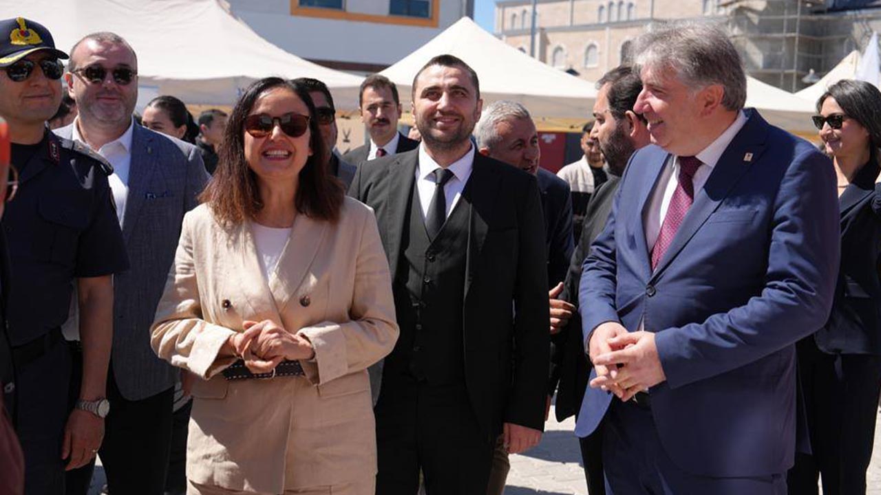 Yalova Universitesi Kariyer Fuar Firmalar Sona Erdi Tamamlandı (5)