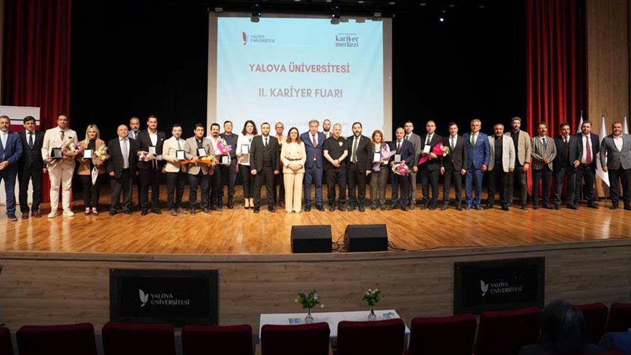 Yalova Universitesi Kariyer Fuar Firmalar Sona Erdi Tamamlandı (7)