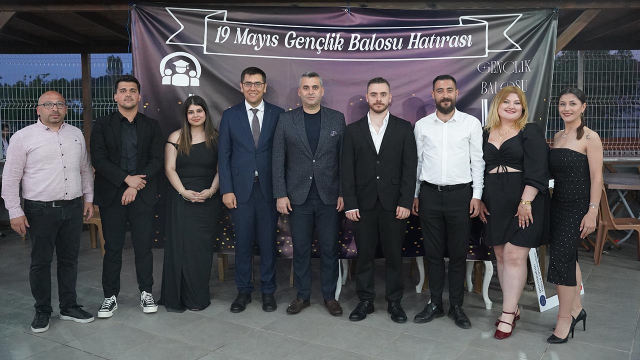 Yalova Universitesi Ogrenciler Ogrenci Balo 19 Mayis Genclik Okveto (10)