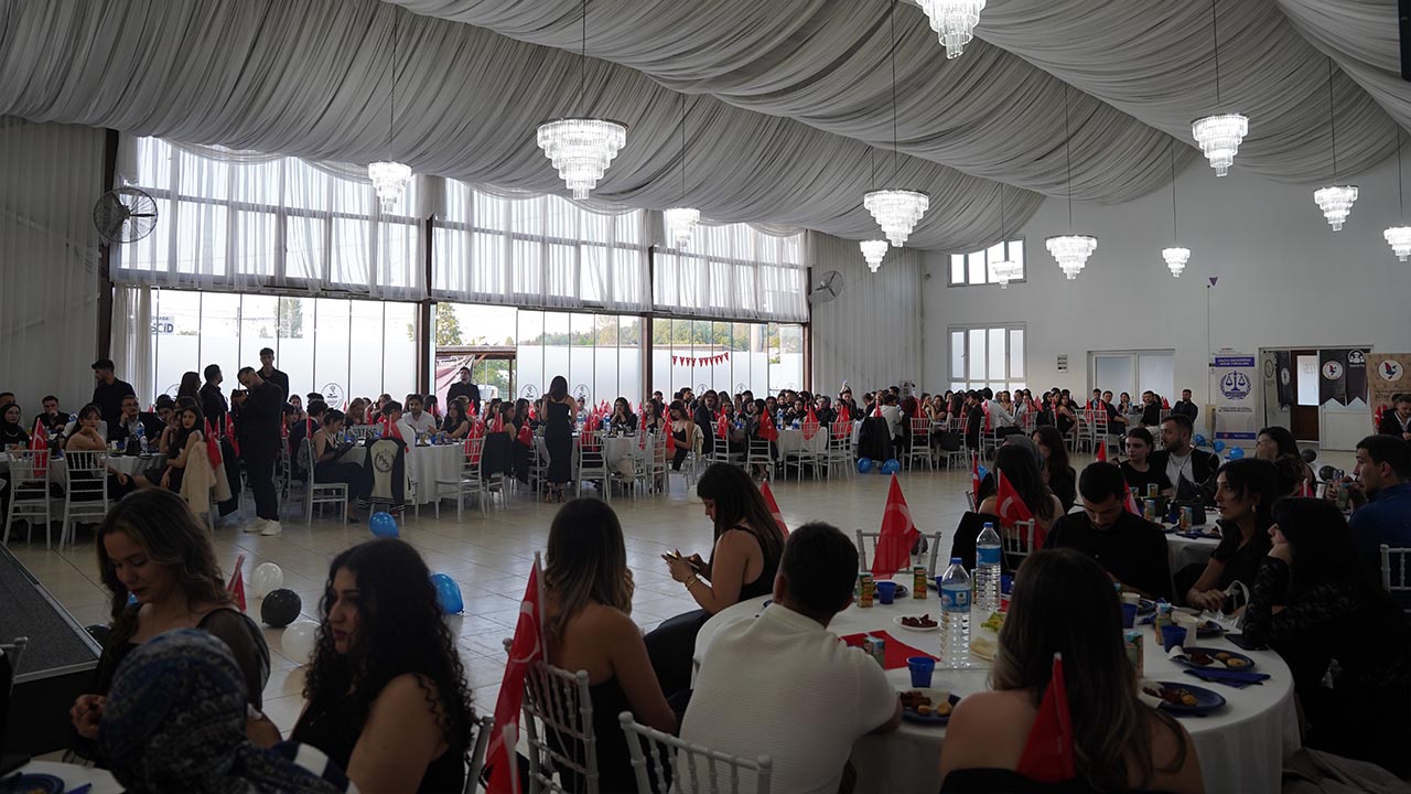 Yalova Universitesi Ogrenciler Ogrenci Balo 19 Mayis Genclik Okveto (3)
