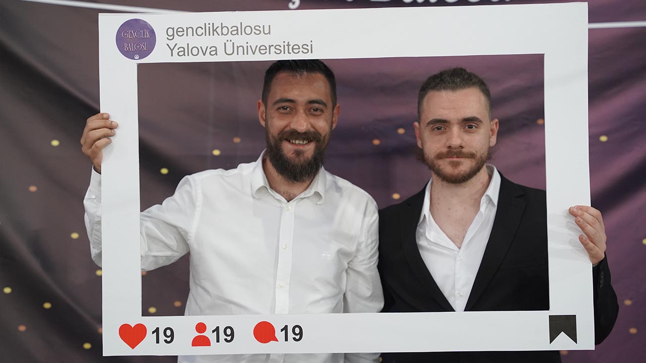 Yalova Universitesi Ogrenciler Ogrenci Balo 19 Mayis Genclik Okveto (9)