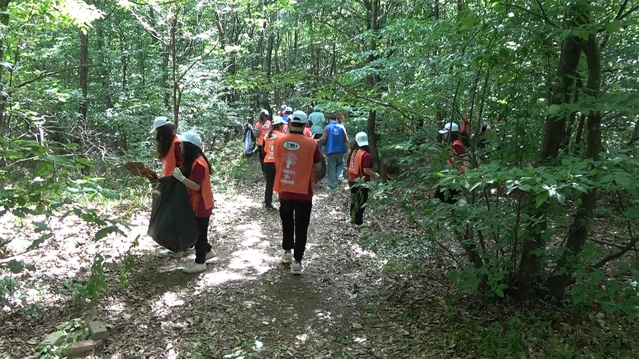 Yalova Vali Ciftlikkoy Gacik Koyu Kati Atik Toplama Etkinlik (3)