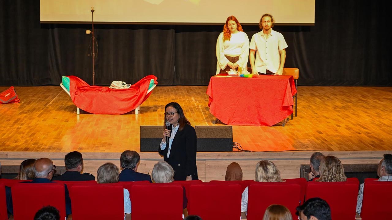 Yalova Valilik Universite Jandarma Tiyatro Aile Ici Siddet Oyun Farkindalik (1)