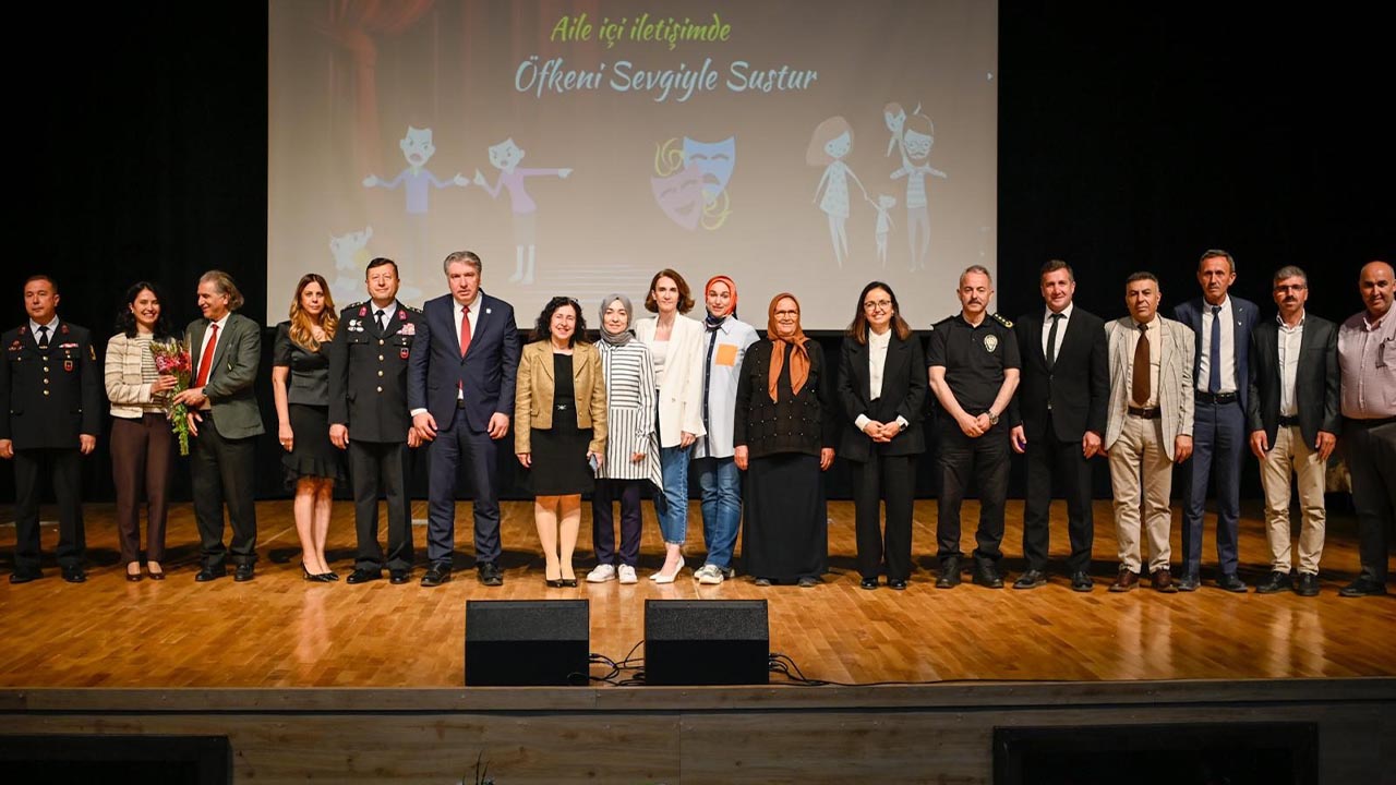 Yalova Valilik Universite Jandarma Tiyatro Aile Ici Siddet Oyun Farkindalik (4)