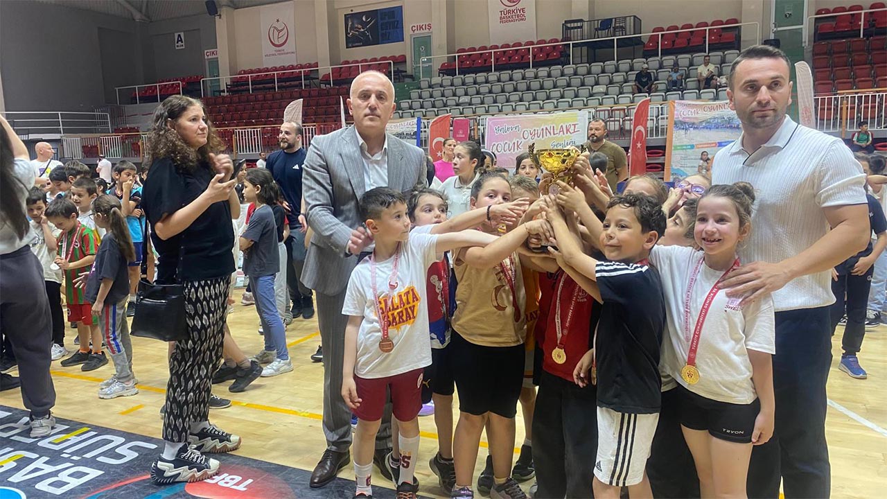 Yalova’da 15 Bin Öğrenci Şenlikte Buluştu (1)