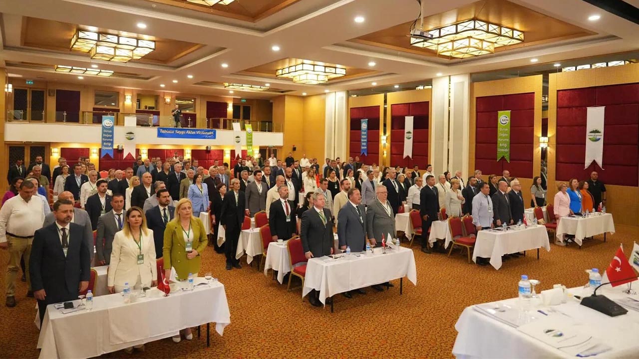 Yalvoa Cinarcik Belediye Baskan Balikesir Edremit Turkiye Cevreci Sehirler Birligi Toplanti (1)