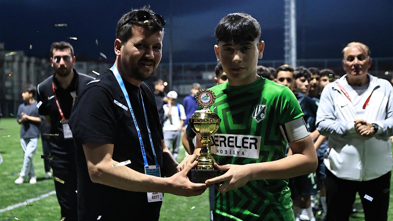 Yalova Yalovagucu Sampiyon U15 Lig (1)