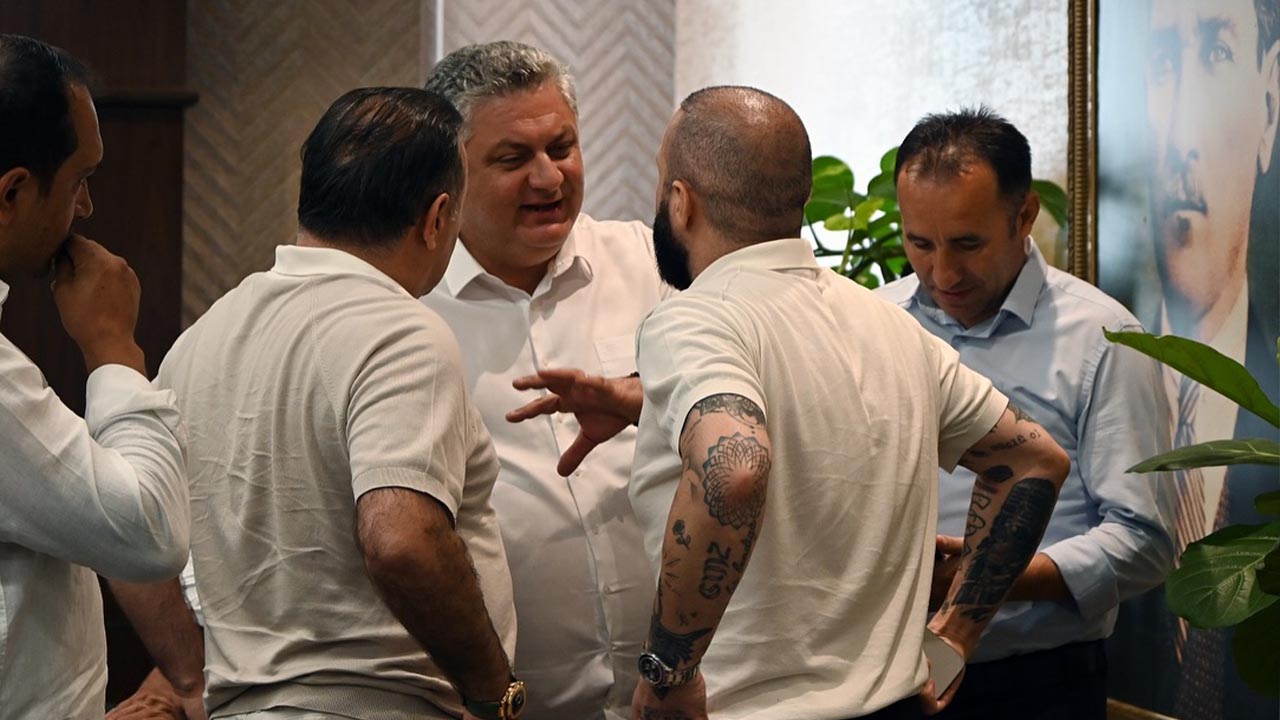 Sanatçı Berkay, Yeşil Yalova Fk Yönetimine Mi Katılıyor (3)