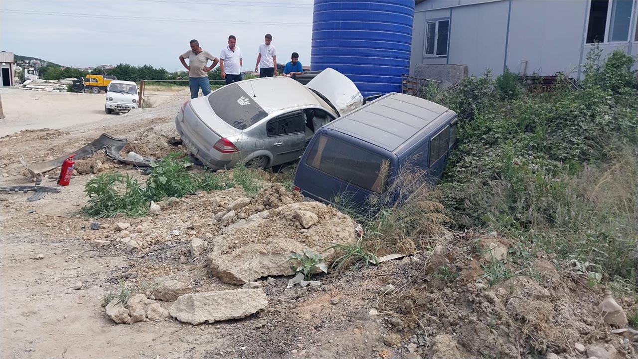 Yalova Cinarcik Tesvikiye Trafik Kaza Otomobil Minibus Yarali (3)
