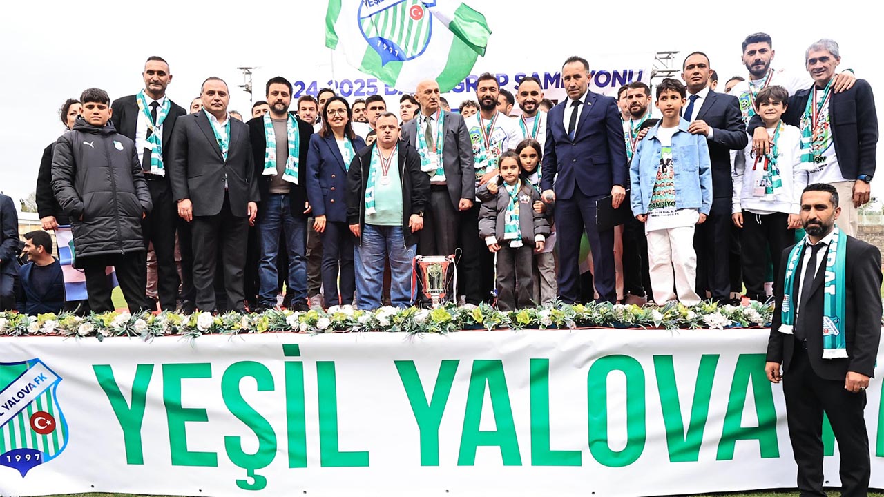 Yesil Yalova Futbol Kulup Fk Sampiyon Teknik Direktor Baskan Ayrilik Spor (1)