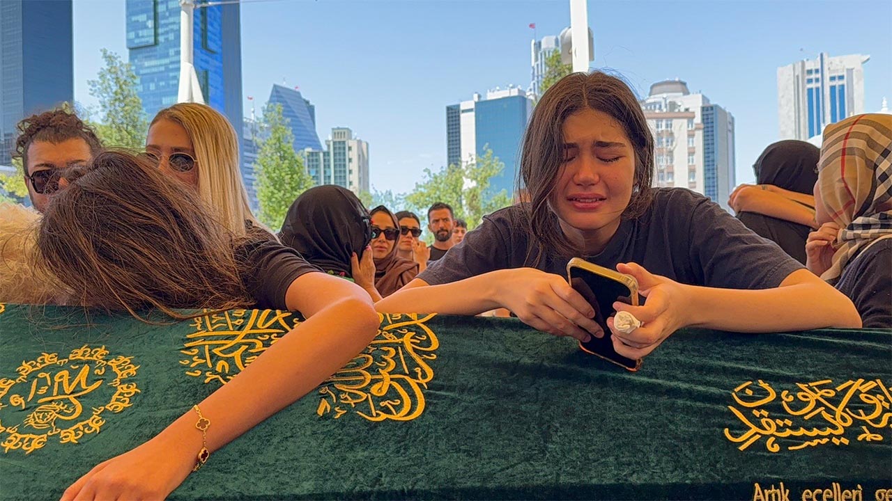 Sosyal Fenomeni Nihal Candan Son Yolculuğuna Uğurlandı (3)