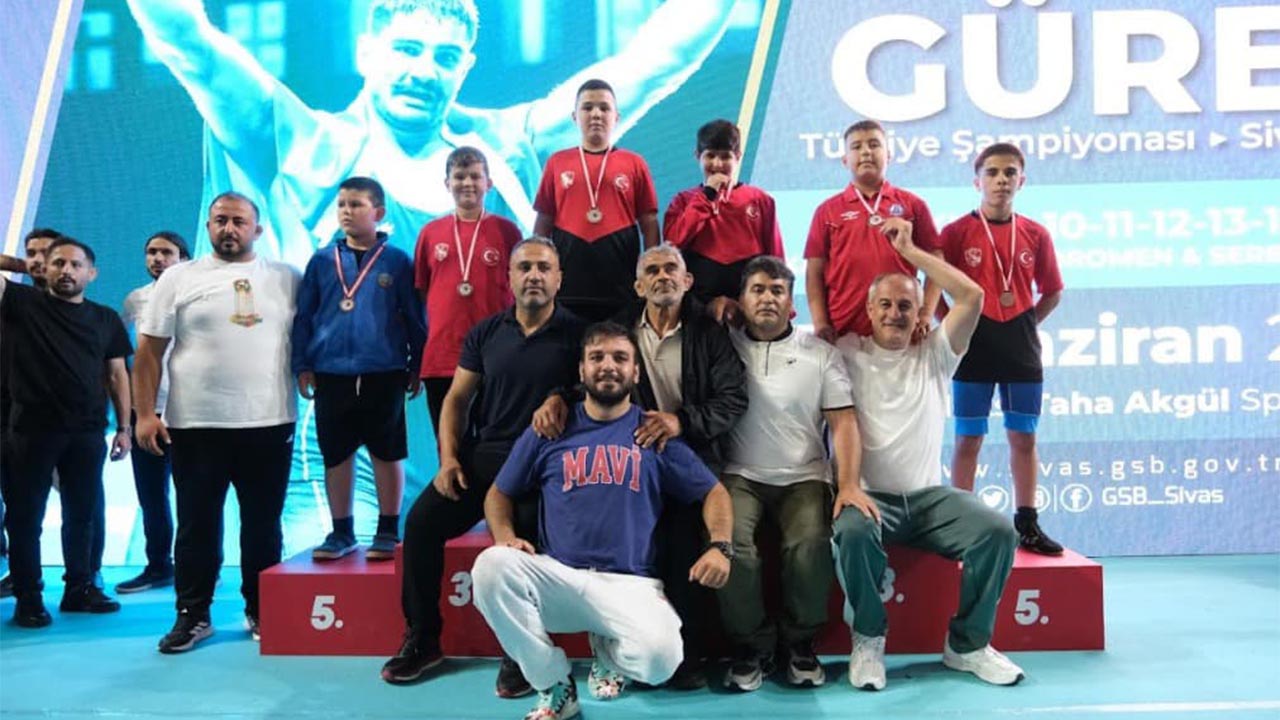 Subaşılı Minik Güreşçilerimizden Büyük Başarı (4)