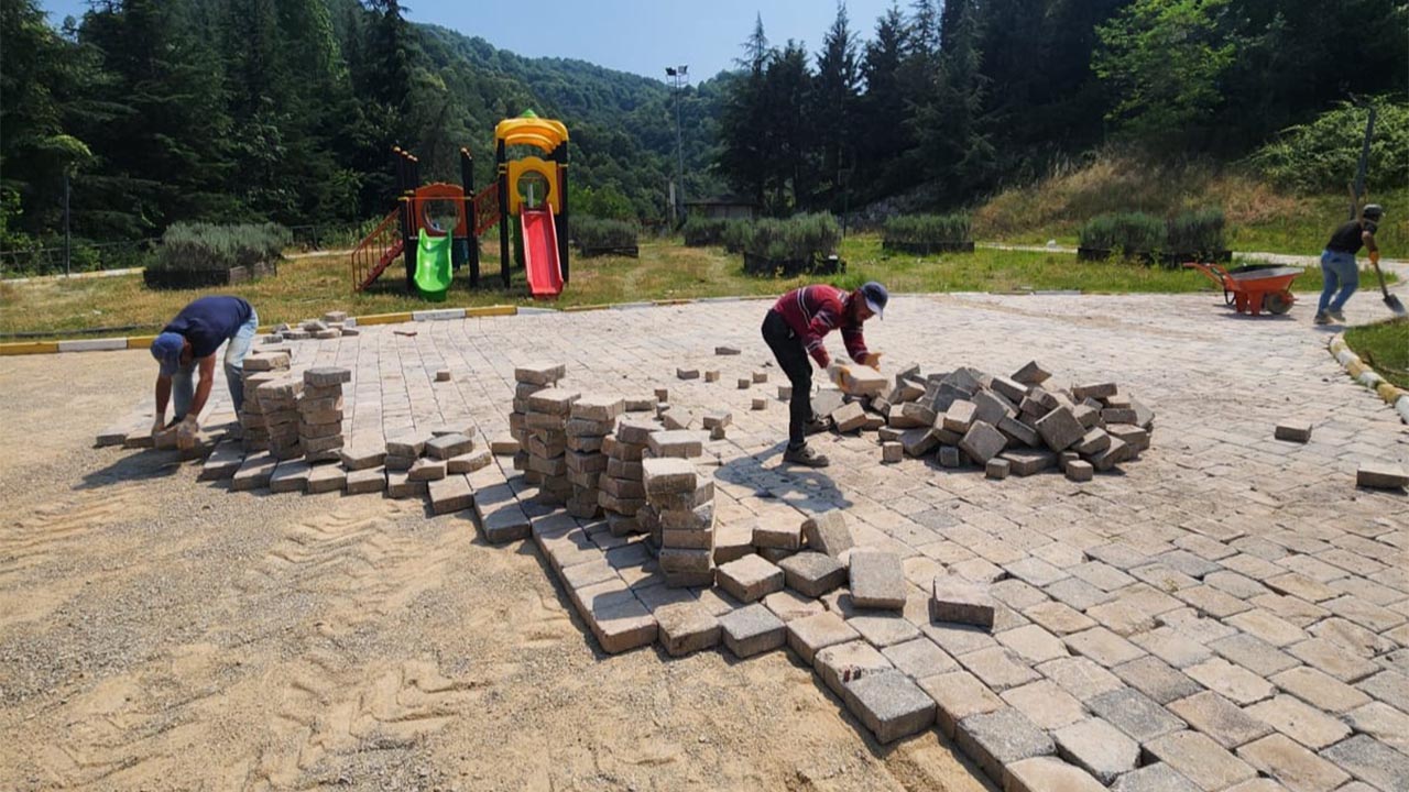 Termal’de Çocuk Parklarına Yaz Bakımı (2)