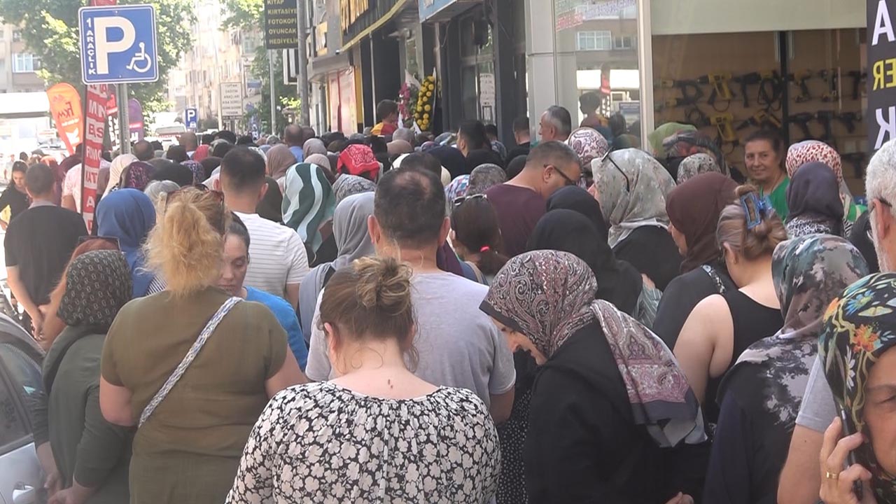 Yalova Züccaciye Oyuncak Ev Gerec Acilis Ucuzluk Izdiham Yogunluk (1)