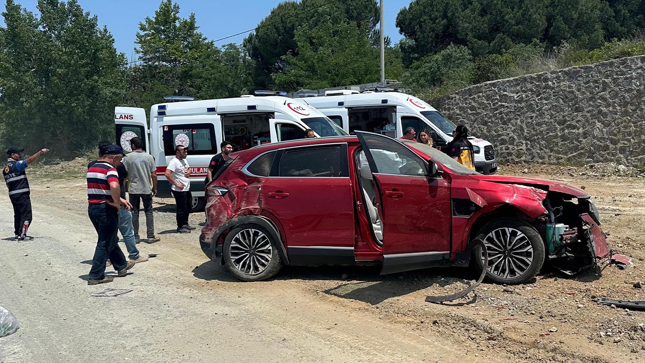Yalova Armutlu Togg Otomobil Ucurum Trafik Kaza Yarali (5)