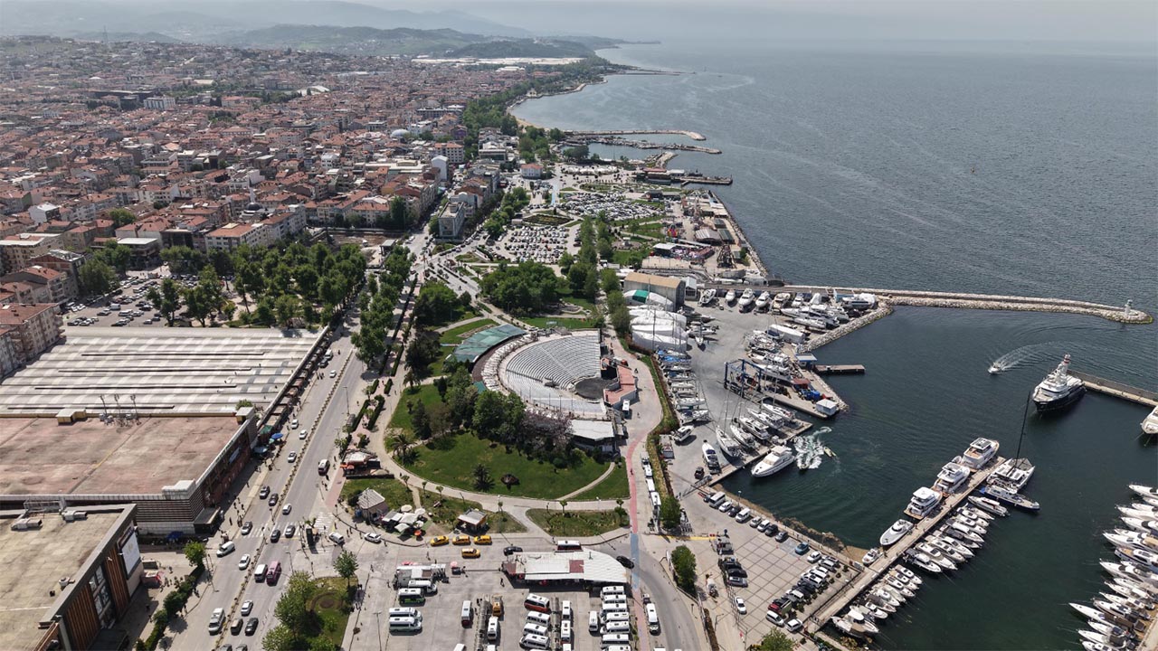 Yalova Belediye Baskan Baris Manco Amfi Tiyatro Koltuk Yenileme (6)