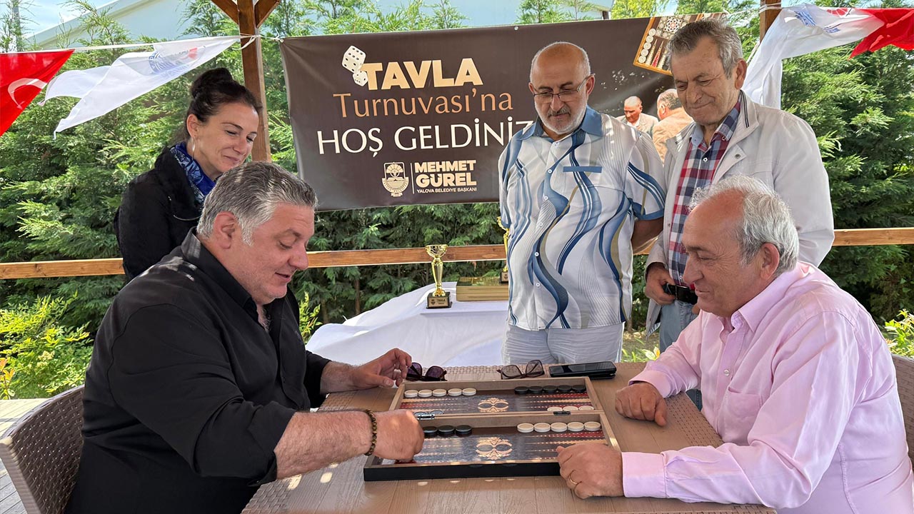Yalova Belediye Baskan Tavla Turnuva Cicek Kafe Sampiyon Kupa (2)