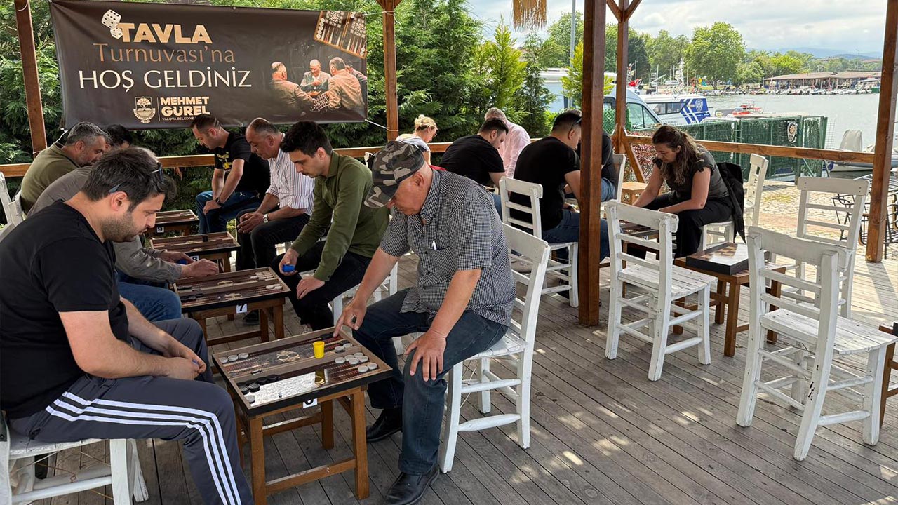 Yalova Belediye Baskan Tavla Turnuva Cicek Kafe Sampiyon Kupa (4)