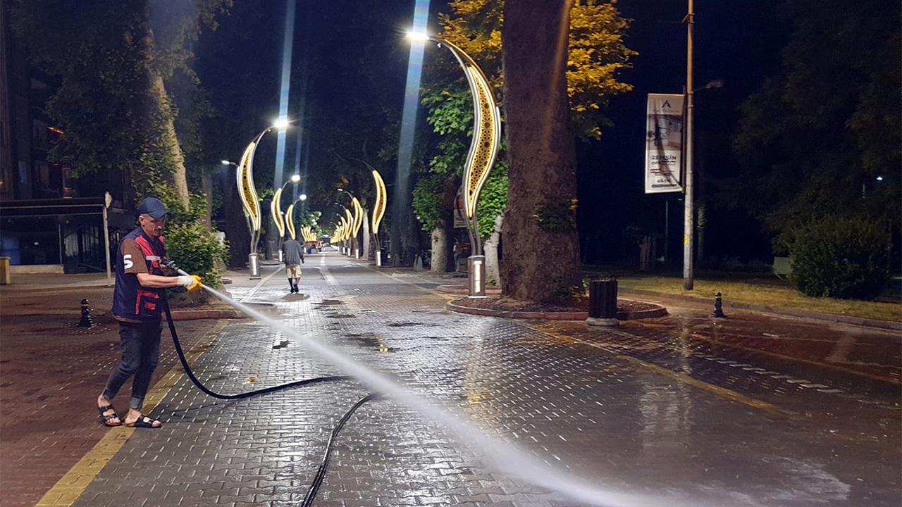 Yalova Belediye Il Genel Gece Temizlik Yikama Calisma (4)