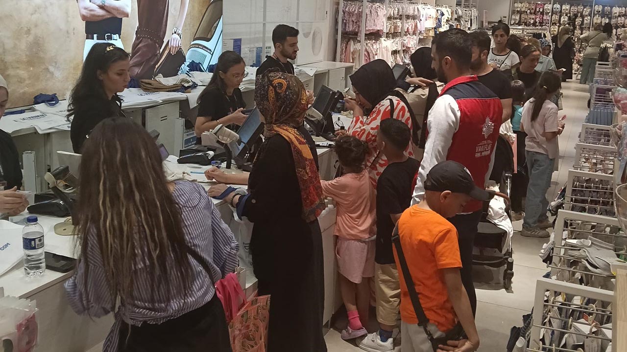 Yalova Bursa Sakarya Bilecik Vakiflar Genel Mudurlugu Oksuz Yetim Cocuklar Bayram Hediye (1)