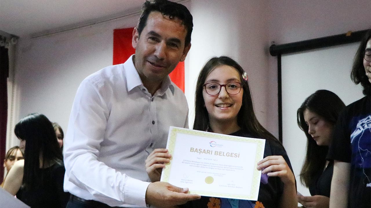 Yalova Ciftlikkoy Belediye Gitar Kursiyer Yil Sonu Gosteri (3)