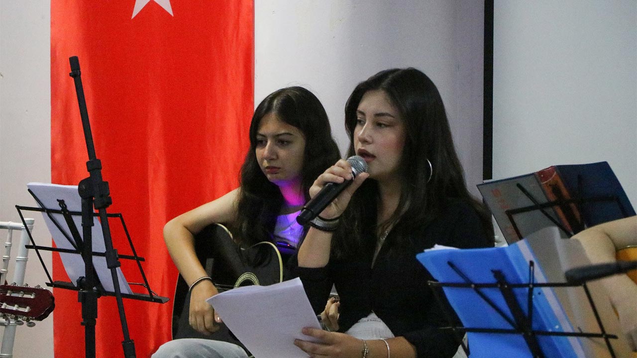 Yalova Ciftlikkoy Belediye Gitar Kursiyer Yil Sonu Gosteri (6)
