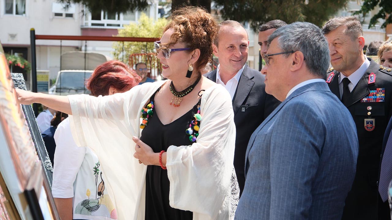 Yalova Ciftlikkoy Belediye Kultur Merkez Resim Kurs Kursiyer Yil Sonu Sergi (4)