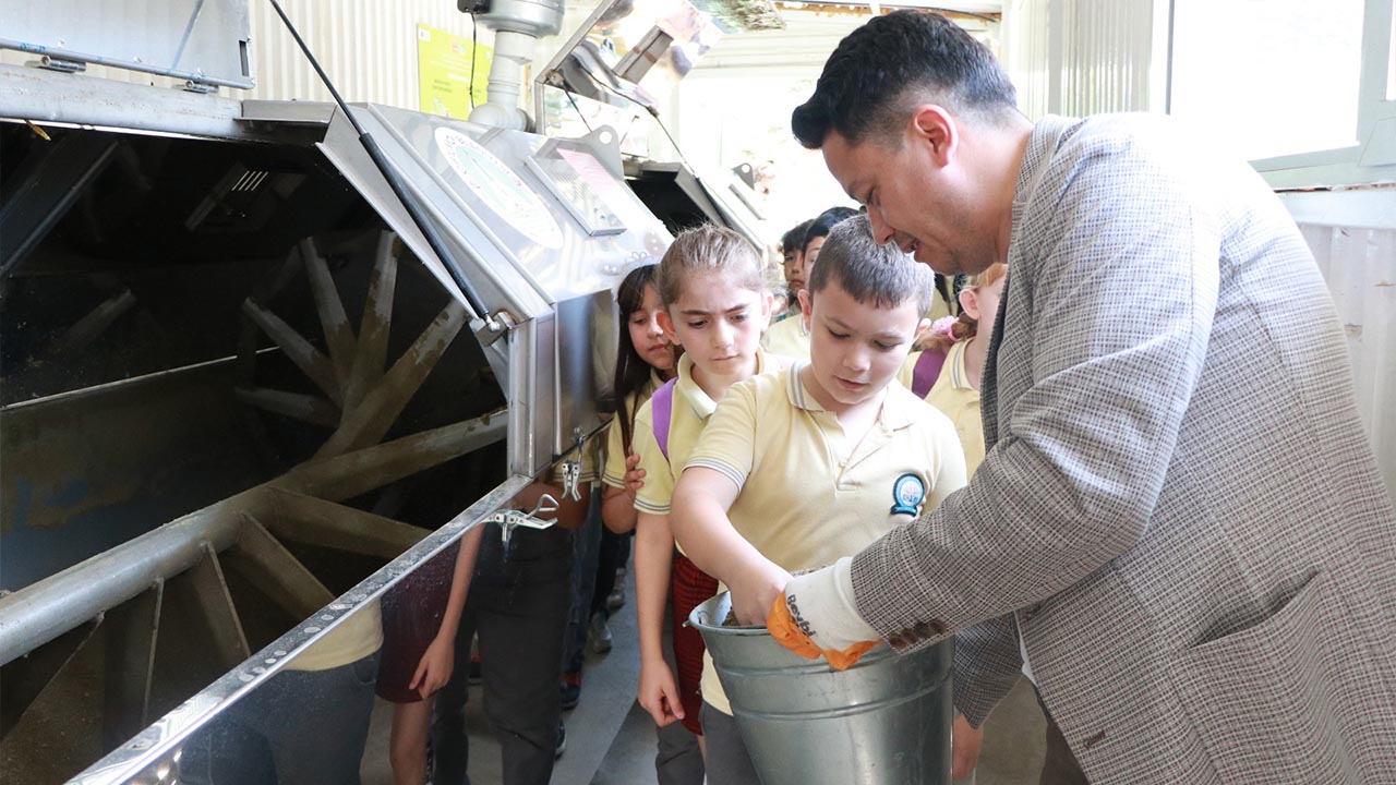 Yalova Ciftlikkoy Belediye Sifir Atik Merkez Ogrenciler Ziyaret (2)
