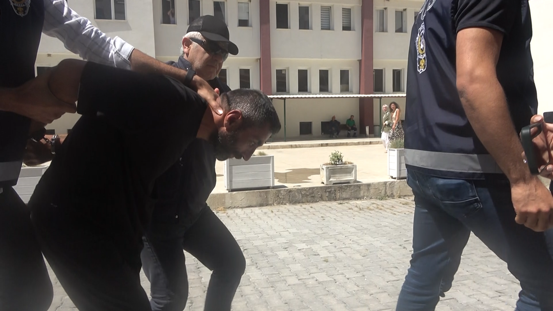 Yalova Cinarcik Arkadas Alkol Tartisma Kavga Olum Tutuklama (1)