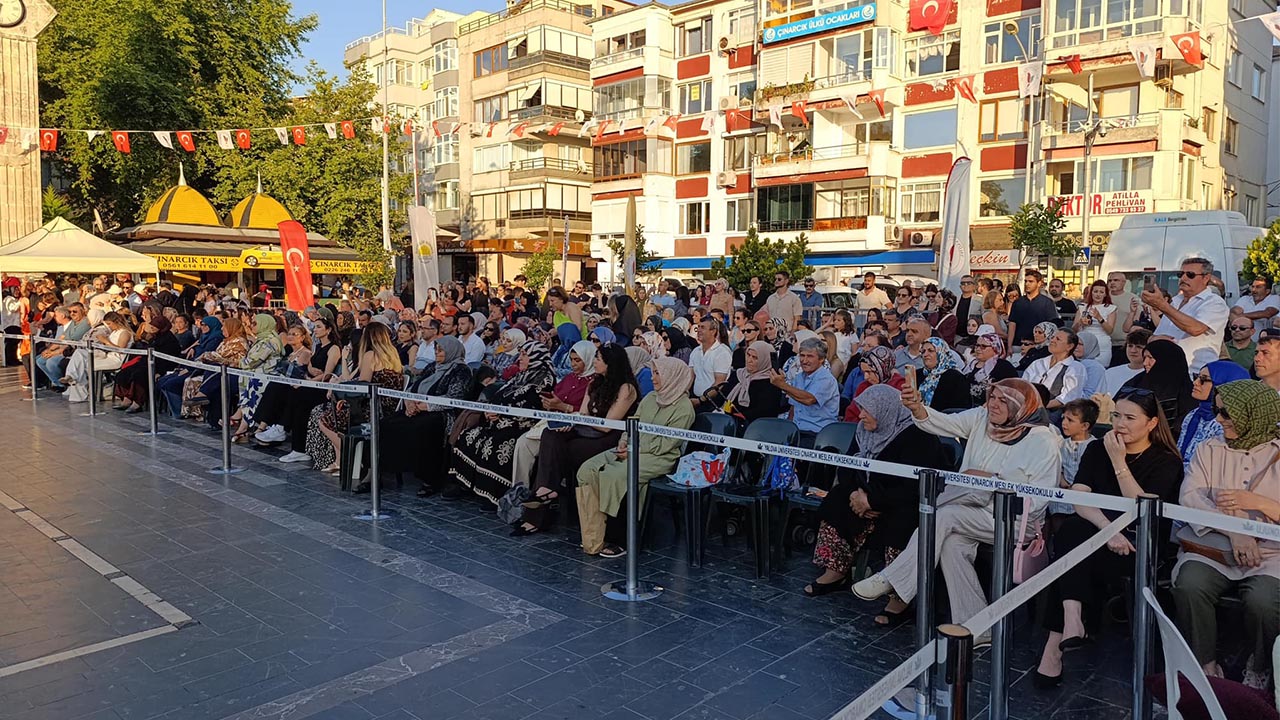 Yalova Cinarcik Mezuniyet Kep Cunhuriyet Meydani (4)