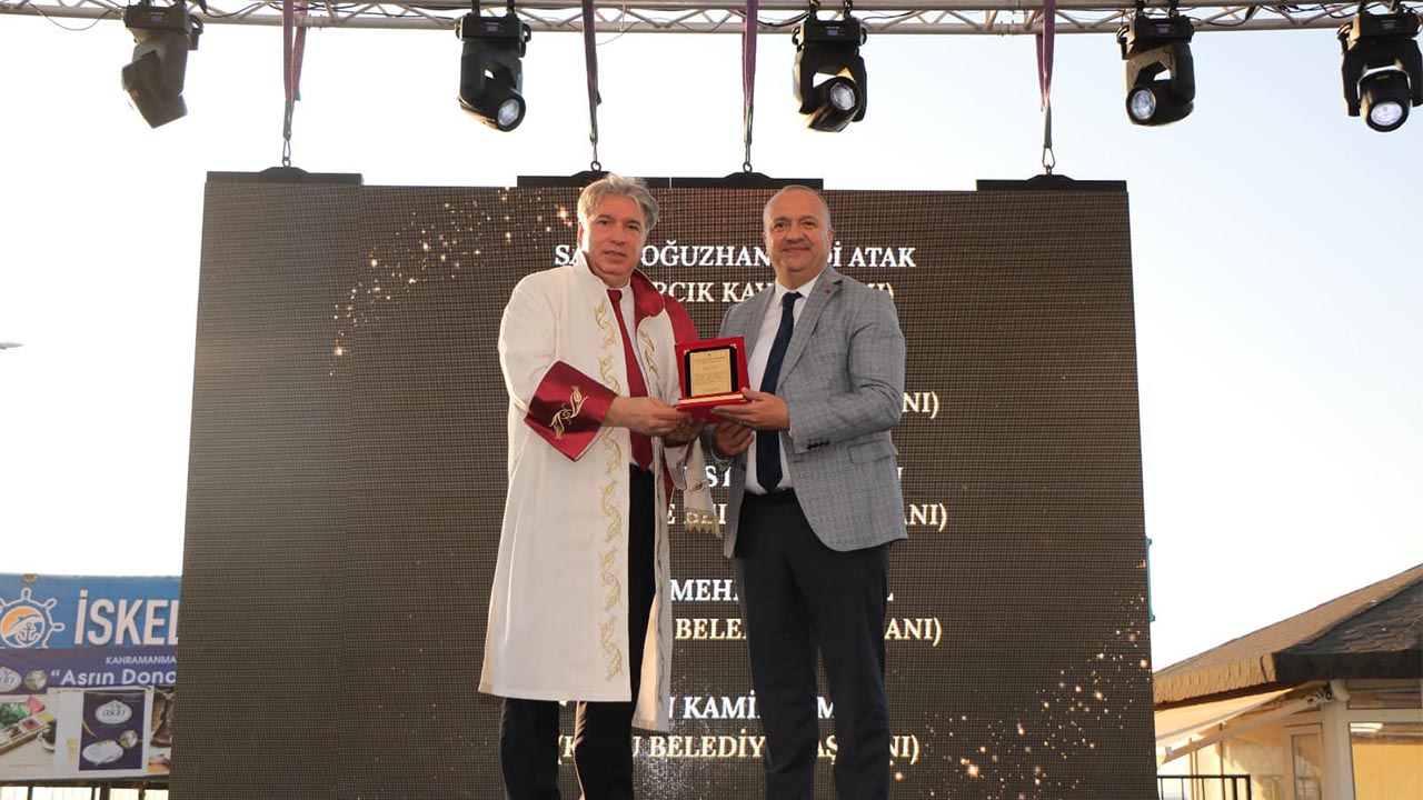 Yalova Cinarcik Mezuniyet Kep Cunhuriyet Meydani (7)