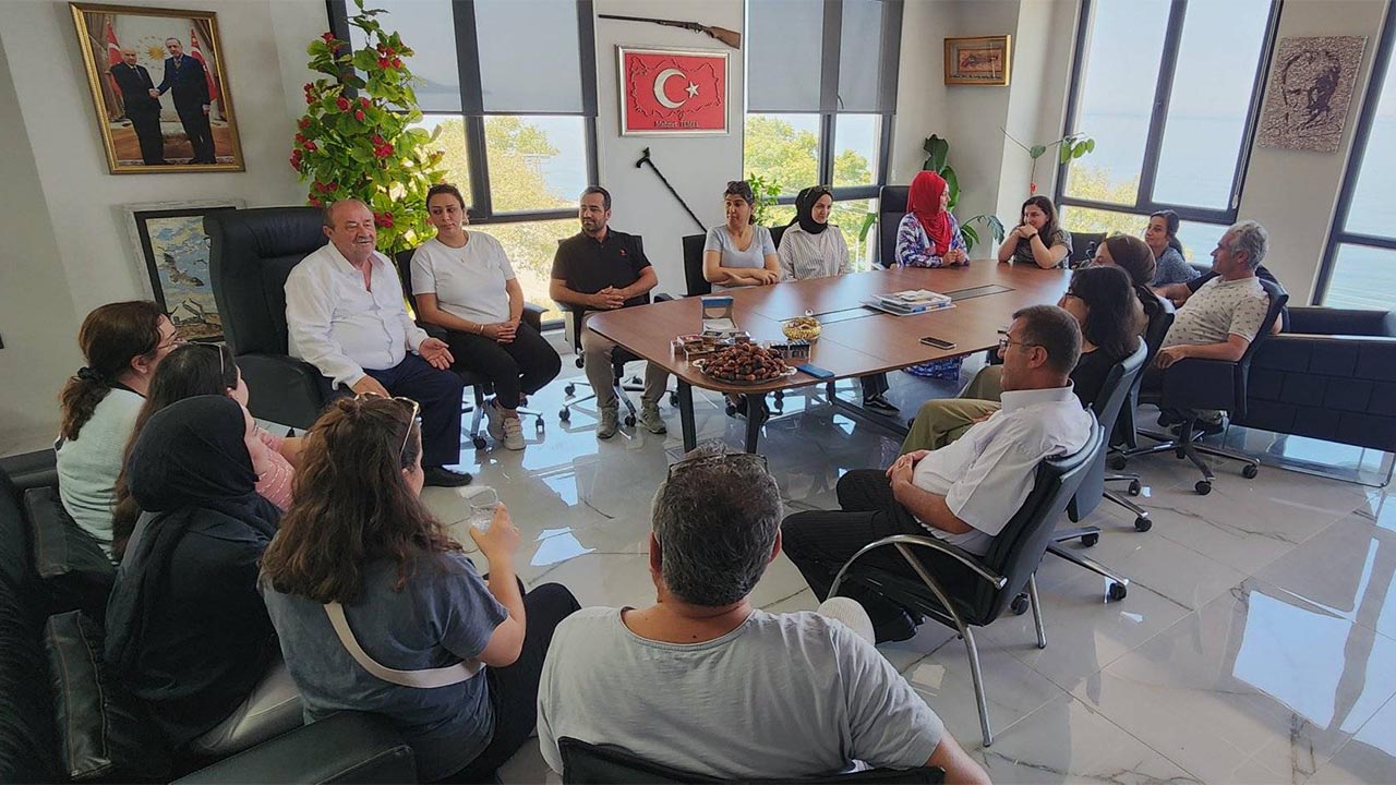 Yalova Esenkoy Belediye Baskan Hac Dini Vazife Yurda Donus Ogretmenler Ziyaret (1)
