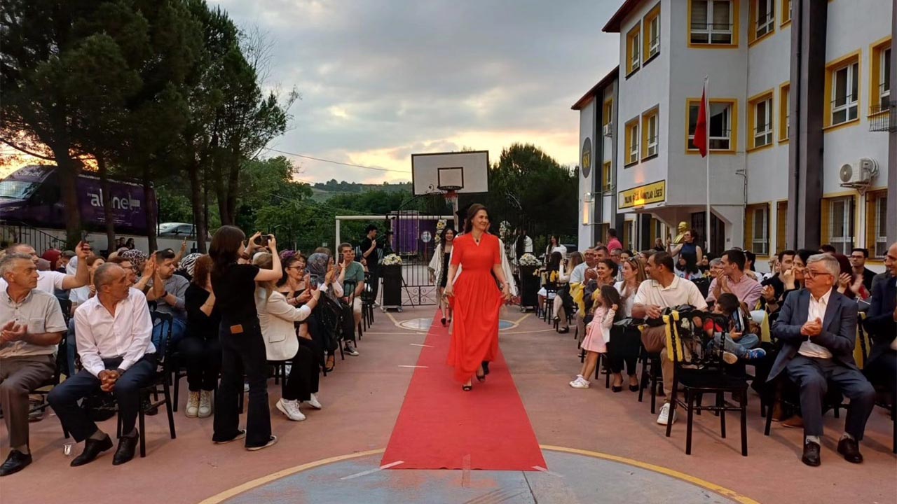 Yalova Guzel Sanatlar Lisesi Mezuniyet Coskusu (1)