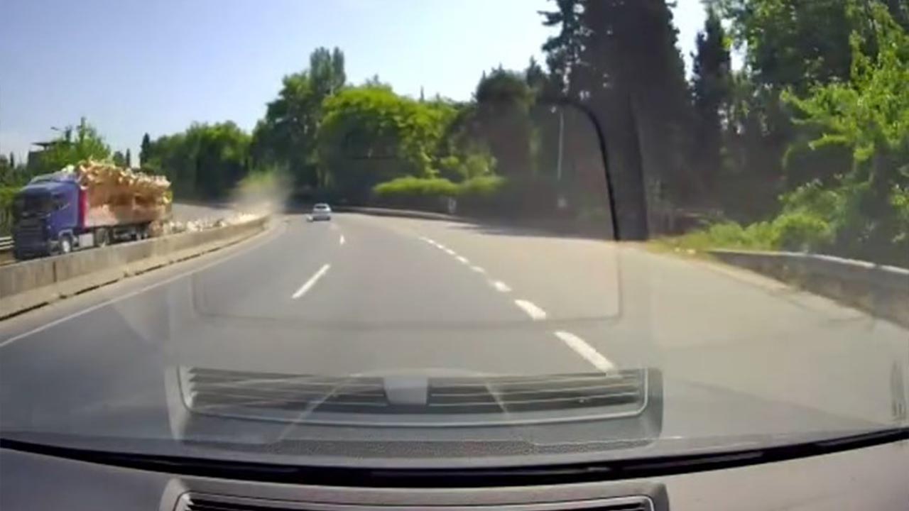 Yalova Kocaeli Golcuk Tir Dorse Kablo Makara Tehlike (3)