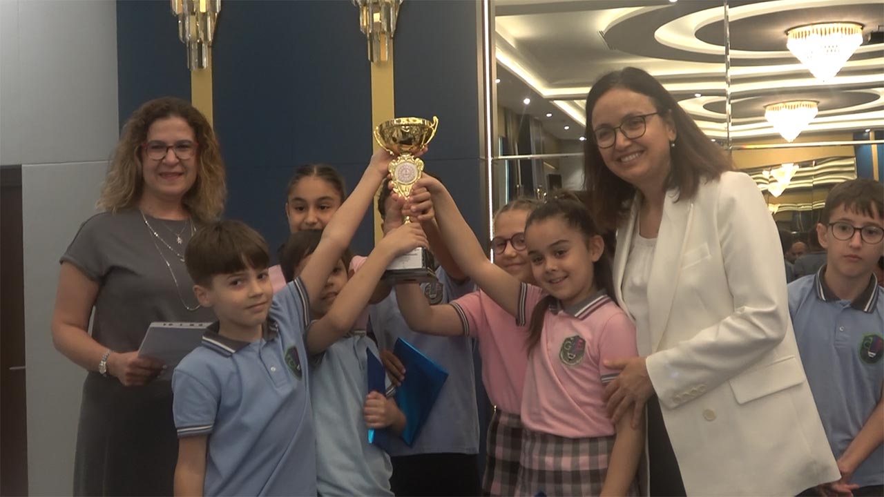 Yalova Milli Egitim Mudur Kitap Okuma Yarisma Odul (1)