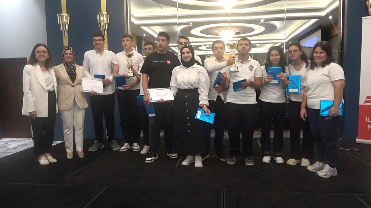 Yalova Milli Egitim Mudur Kitap Okuma Yarisma Odul (4)