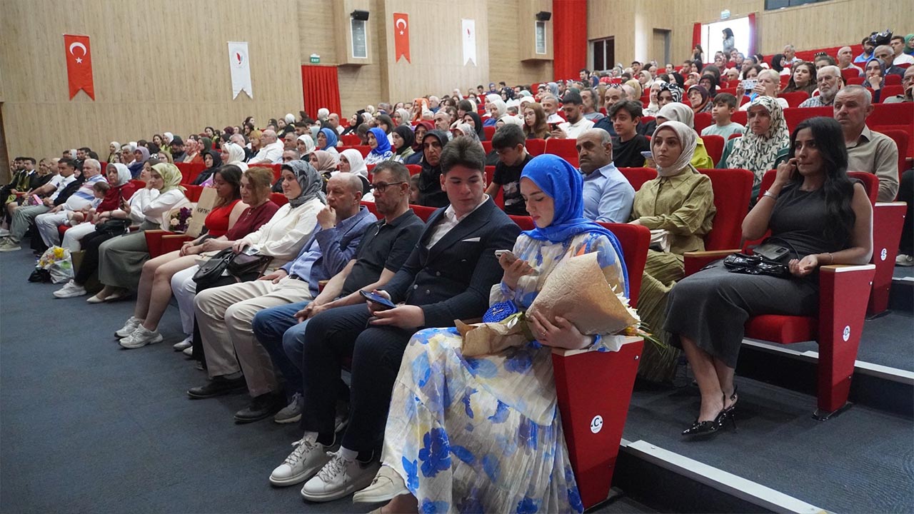 Yalova Universitesi Saglik Bilimleri Fakulte Mezuniyet Toren (1)