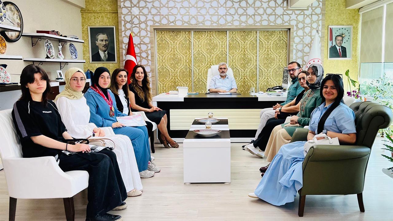 Yalova Zehra Eksinozoglu Kiz Imam Hatip Ogrenciler Hoca Il Milli Egitim Mudur Gorusme Ziyaret (2)