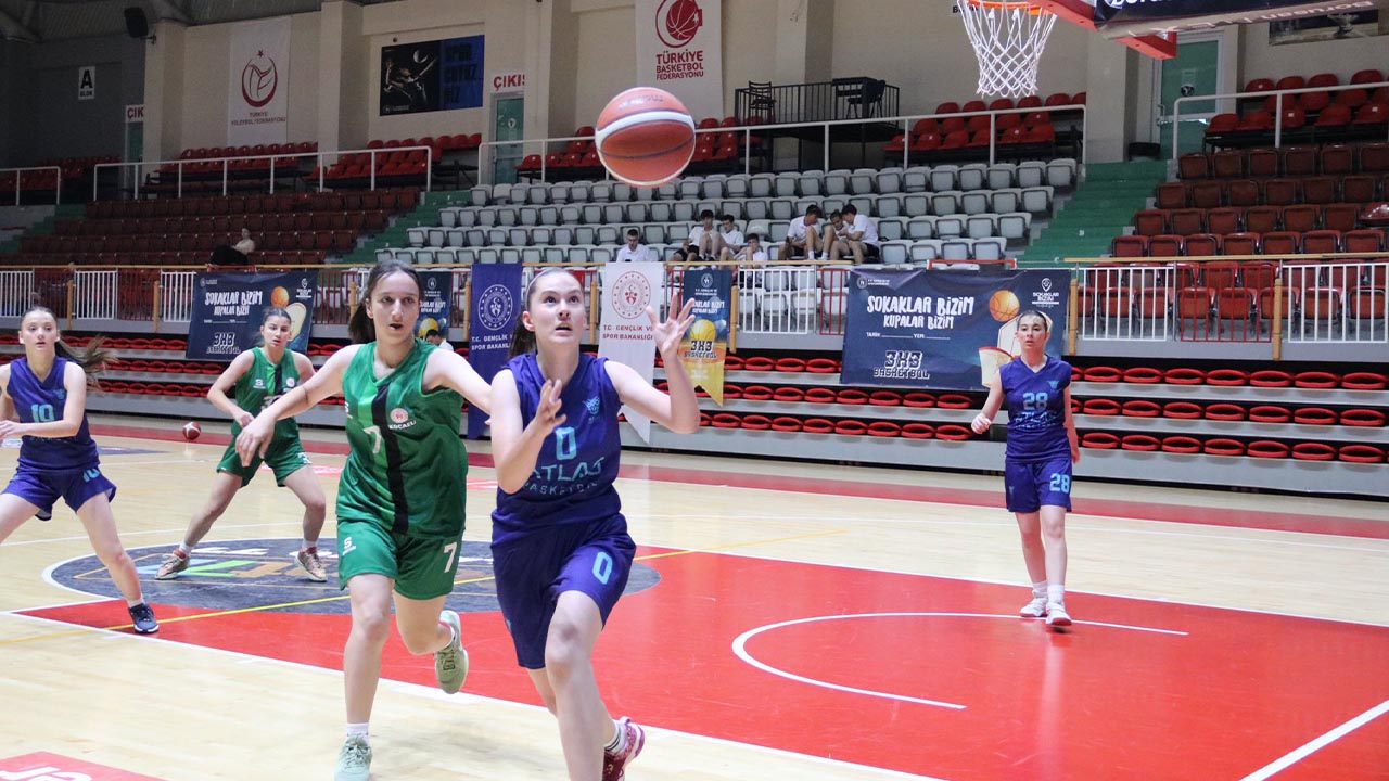 Sokaklar Bizim 3X3 Basketbol Gençlik Kupası Bölge Maçları Büyük Heyecana Sahne Oluyor (6)