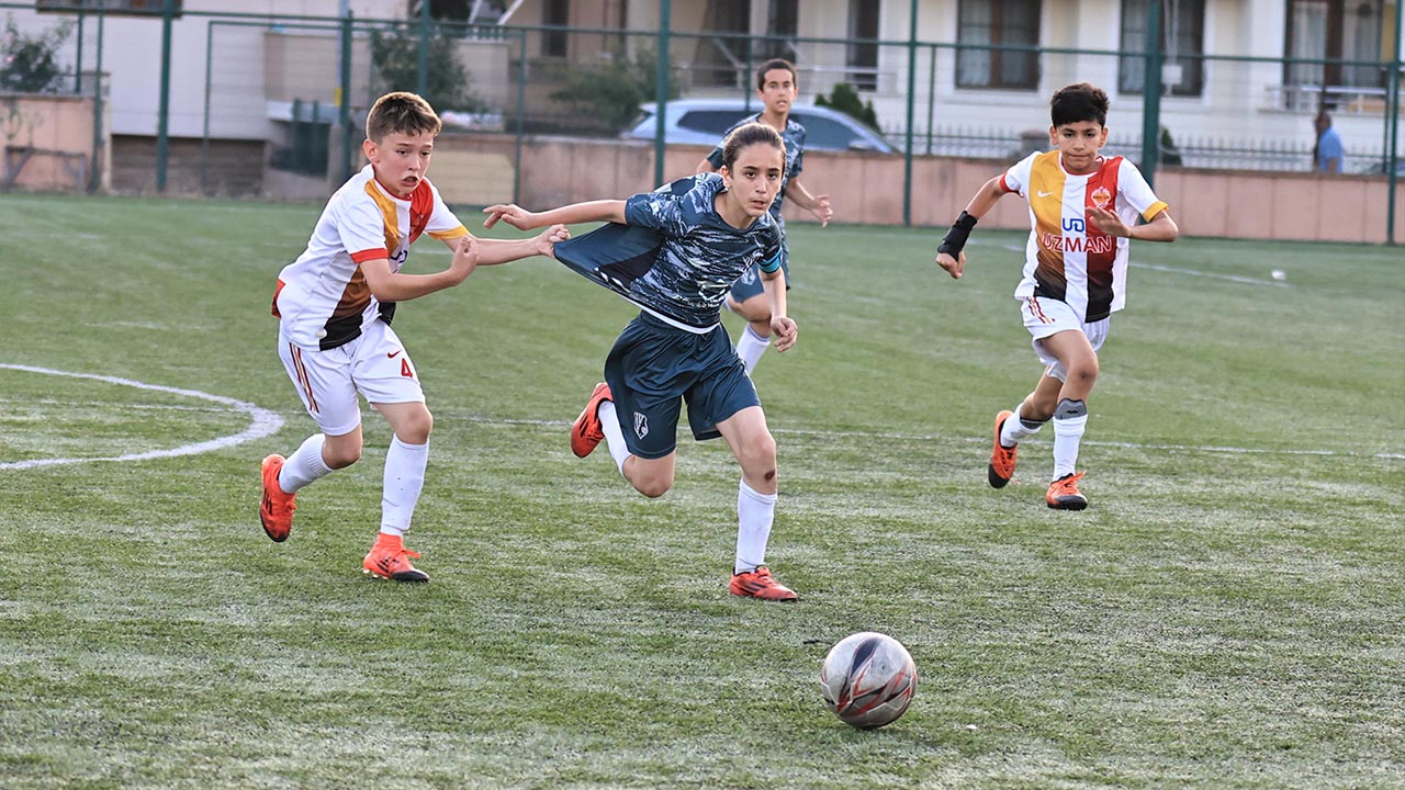 Yalova Kavga Dost Mac Futbol (4)