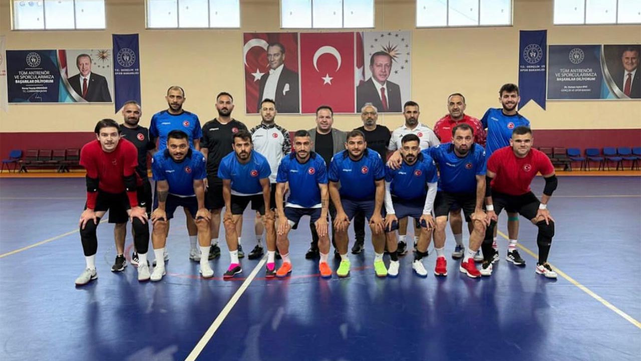 Yalova Murat Simsek Futsal Milli Takim Sampiyona Dunya (1)