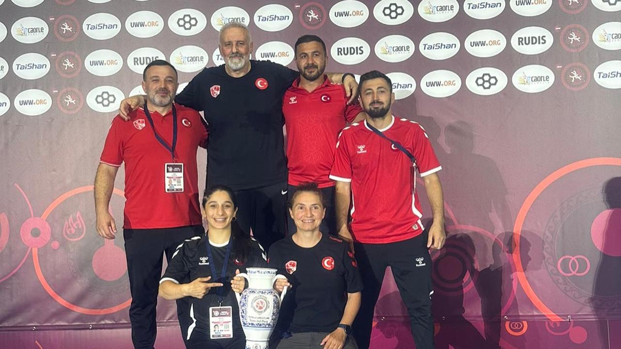 Yalova Zeynep Arkadas Avrupa Ikinci (1)